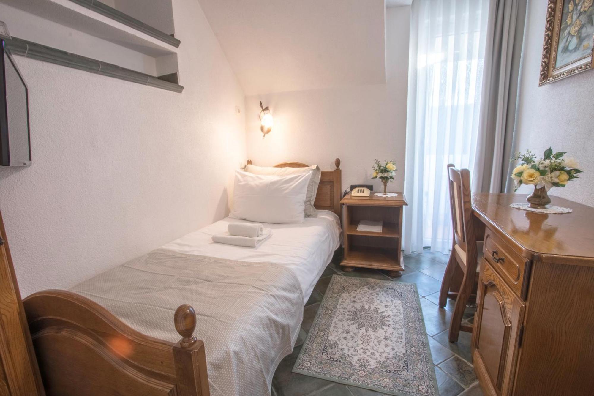 Jagodic Garni Hotel Cerklje na Gorenjskem Oda fotoğraf